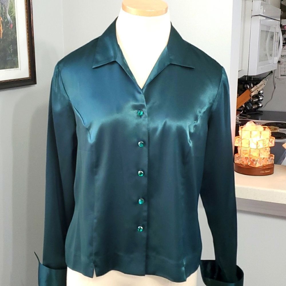 Kelly green satin blouse jewel buttons. By Sag Harbor. Size 10P. LOVELY blouse.